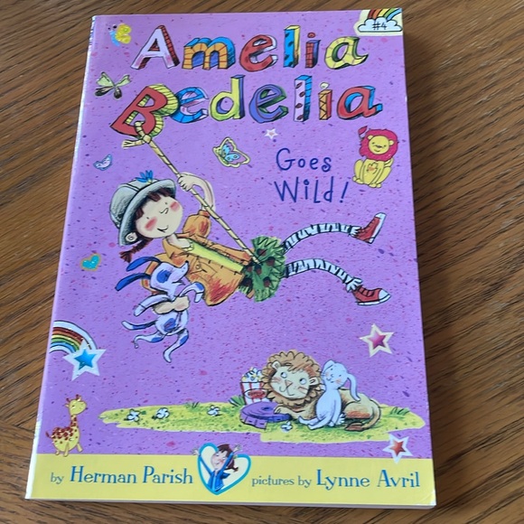 Amelia Bedelia Boxed Set 4 Chapter Books - Picture 5 of 8